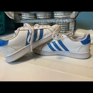 Kids Adidas tennis shoe